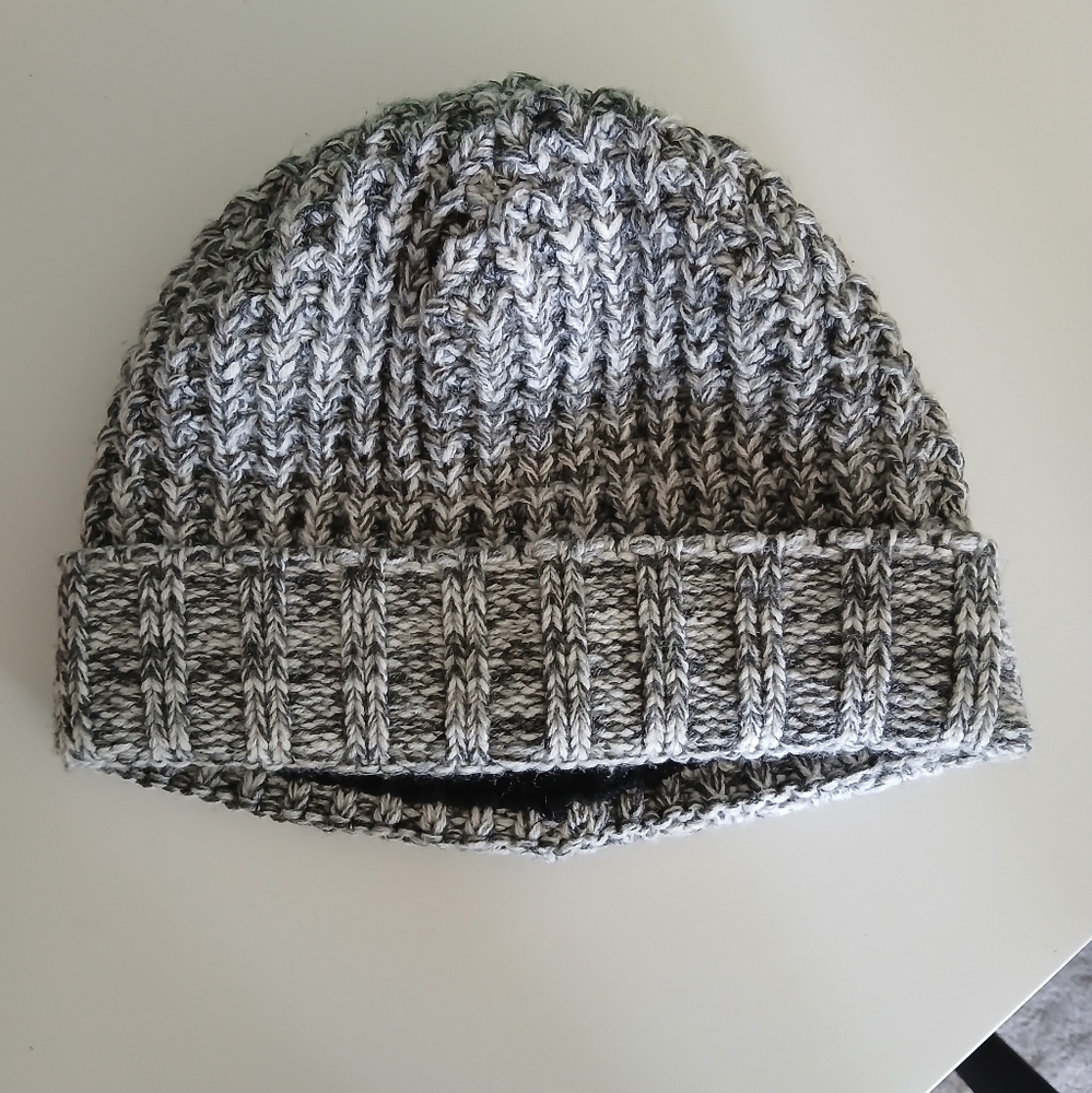 🤯2/$15 Bula Gray and White Knit Beanie